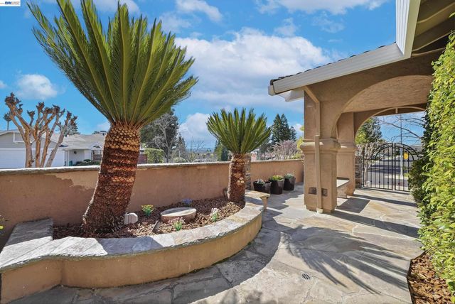 5445 Canyon Crest Dr, San Ramon, CA 94582