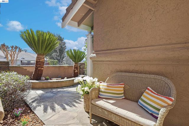 5445 Canyon Crest Dr, San Ramon, CA 94582