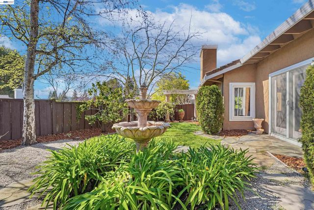 5445 Canyon Crest Dr, San Ramon, CA 94582