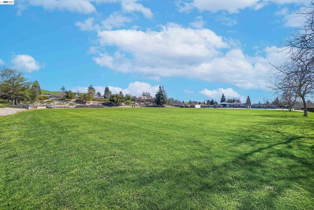 5445 Canyon Crest Dr, San Ramon, CA 94582