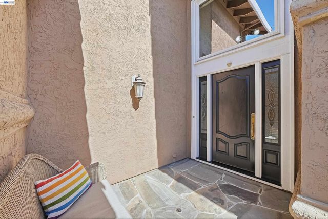 5445 Canyon Crest Dr, San Ramon, CA 94582