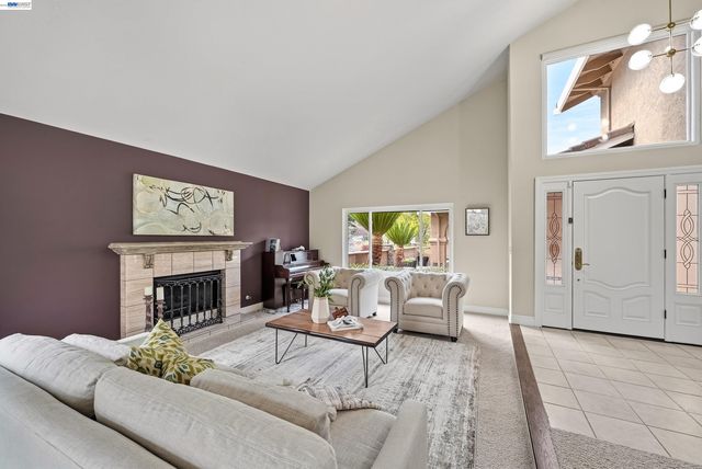 5445 Canyon Crest Dr, San Ramon, CA 94582