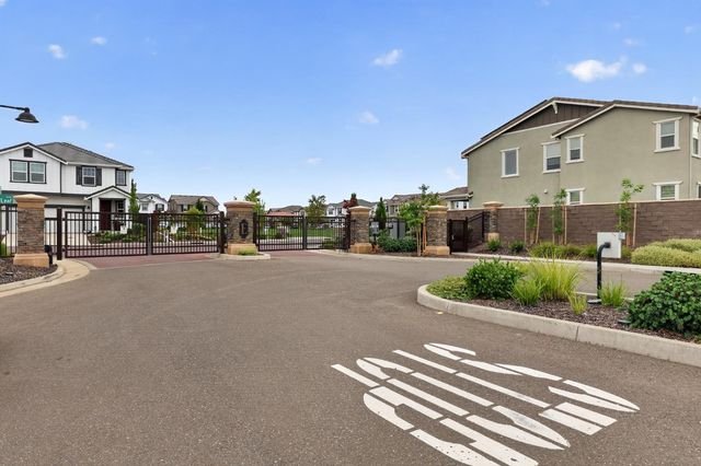 3209 Auburn Leaf Loop, Folsom, CA 95630