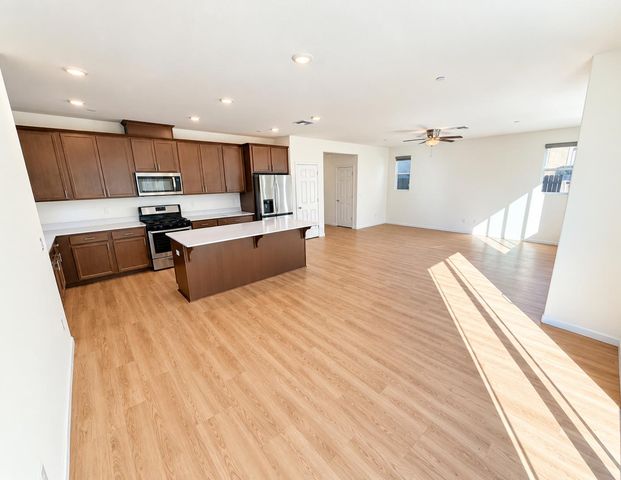 3209 Auburn Leaf Loop, Folsom, CA 95630
