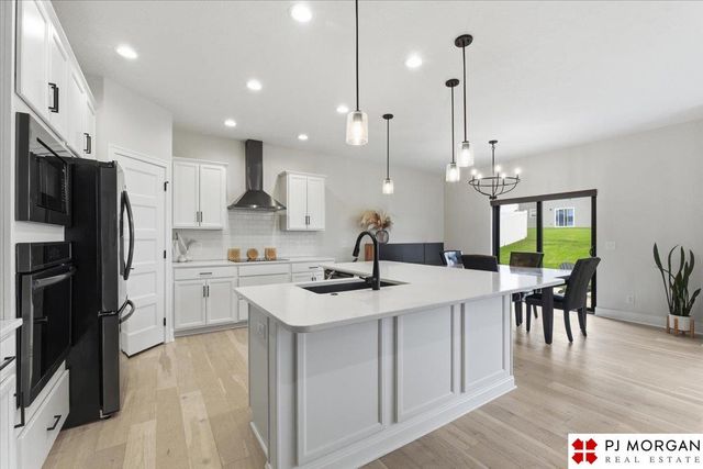 4715 N 210th Avenue, Elkhorn, NE 68022