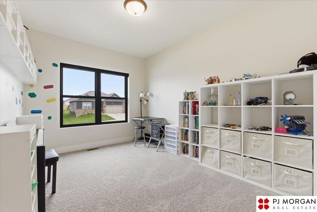 4715 N 210th Avenue, Elkhorn, NE 68022