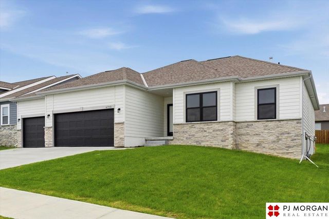 4715 N 210th Avenue, Elkhorn, NE 68022