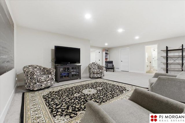 4715 N 210th Avenue, Elkhorn, NE 68022