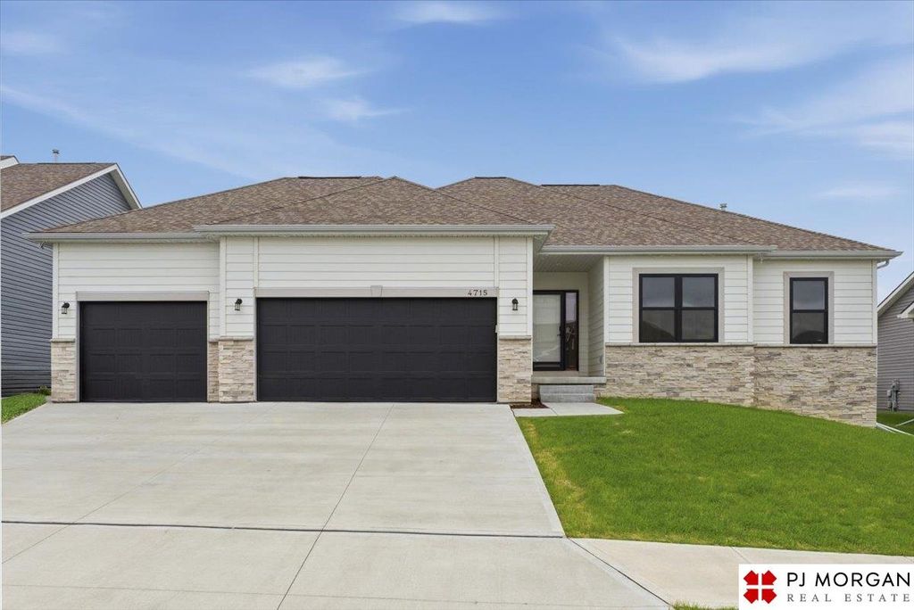 4715 N 210th Avenue, Elkhorn, NE 68022