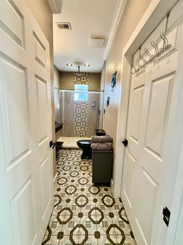 2312 37th Street, Galveston, TX 77550