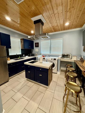 2312 37th Street, Galveston, TX 77550