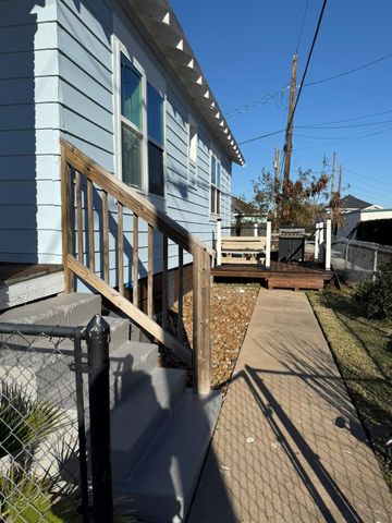2312 37th Street, Galveston, TX 77550