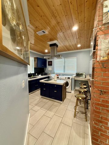 2312 37th Street, Galveston, TX 77550