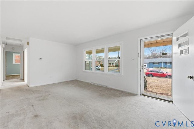 1217 Elmwood Dr, Colonial Heights, VA 23834