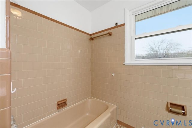 1217 Elmwood Dr, Colonial Heights, VA 23834