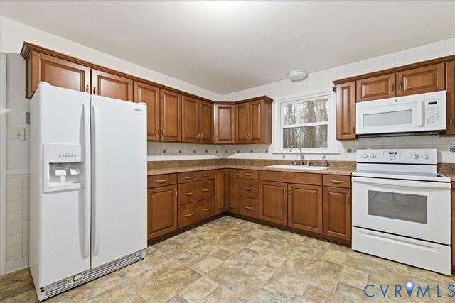 1217 Elmwood Dr, Colonial Heights, VA 23834