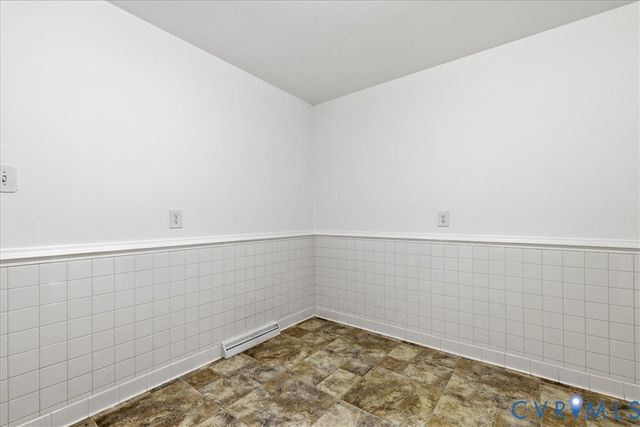 1217 Elmwood Dr, Colonial Heights, VA 23834