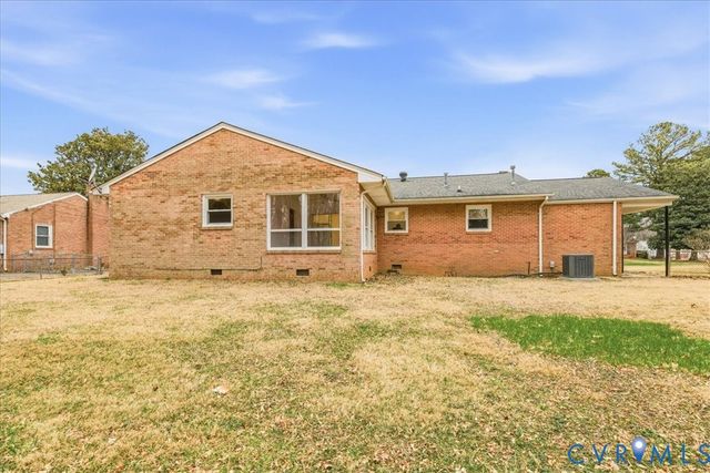 1217 Elmwood Dr, Colonial Heights, VA 23834