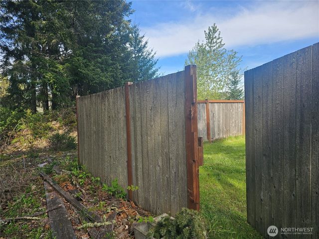 699 Myers Street SE, Rainier, WA 98576