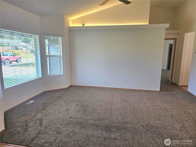 699 Myers Street SE, Rainier, WA 98576