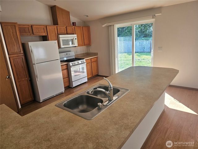 699 Myers Street SE, Rainier, WA 98576