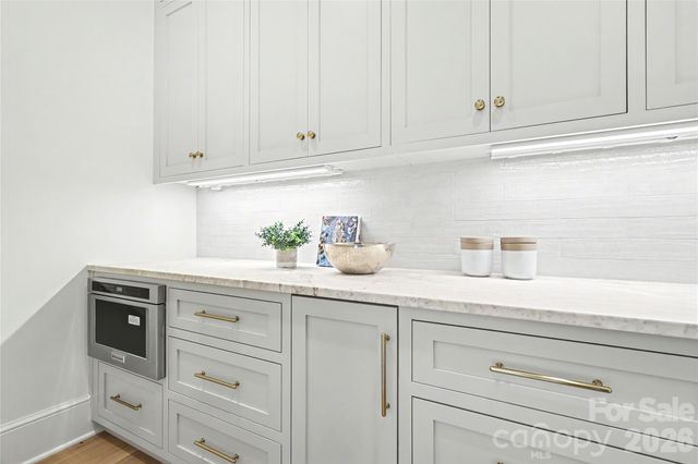 932 Heather Lane, Charlotte, NC 28209