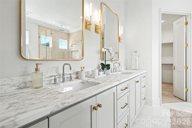 932 Heather Lane, Charlotte, NC 28209