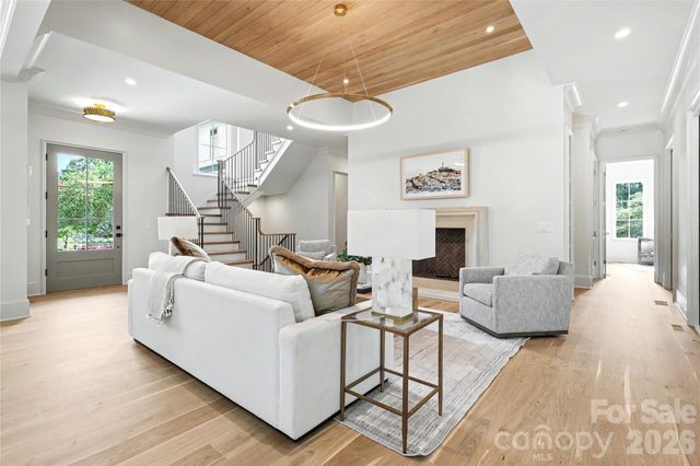 932 Heather Lane, Charlotte, NC 28209