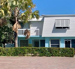 842 SE 19th Ave, Deerfield Beach, FL 33441