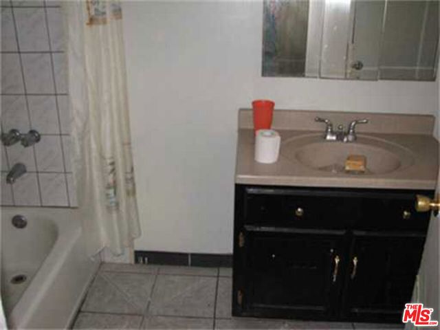 9210 S Figueroa Street, Los Angeles, CA 90003