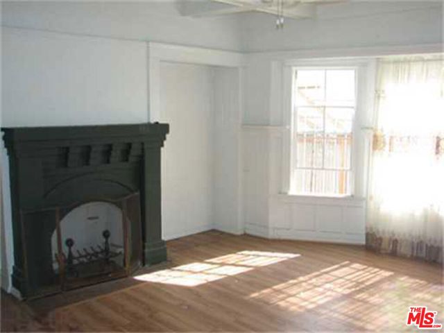9210 S Figueroa Street, Los Angeles, CA 90003