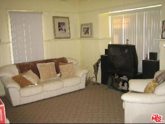 9210 S Figueroa Street, Los Angeles, CA 90003