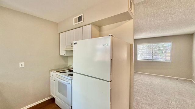 2201 W Belmont Apt 4, Phoenix, AZ 85021