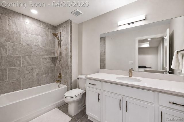 7487 Gramercy Circle, West Bloomfield Charter Township, MI 48322