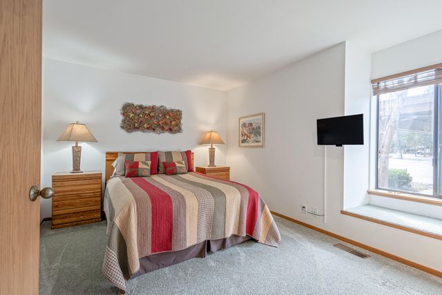 17714 Lake Aspen Court 9, Sunriver, OR 97707