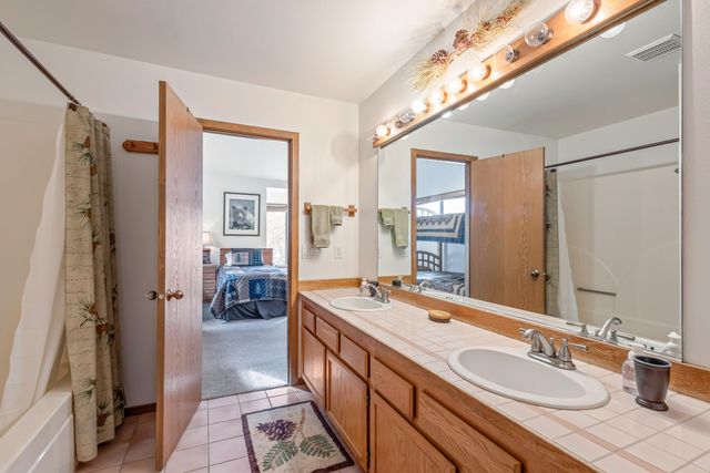 17714 Lake Aspen Court 9, Sunriver, OR 97707