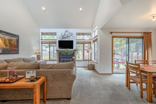 17714 Lake Aspen Court 9, Sunriver, OR 97707