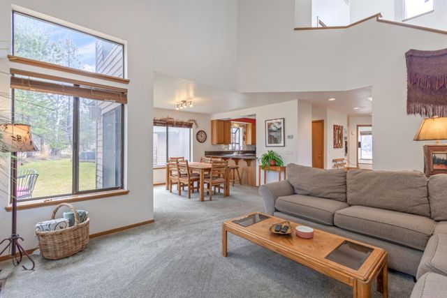 17714 Lake Aspen Court 9, Sunriver, OR 97707