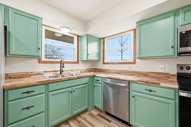 11 PARTLOW ST, Staunton, VA 24401