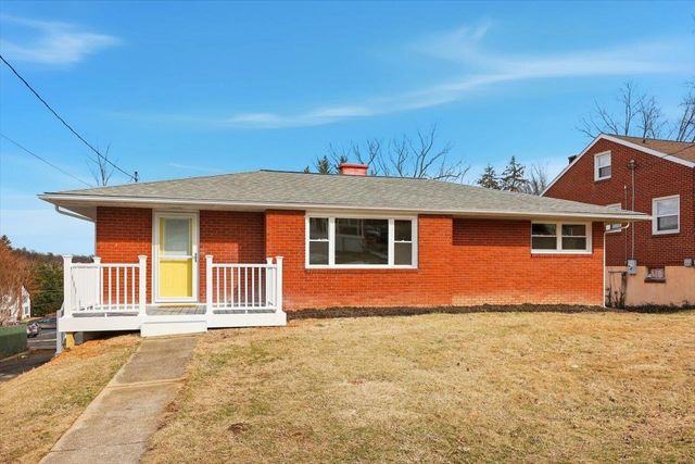 11 PARTLOW ST, Staunton, VA 24401