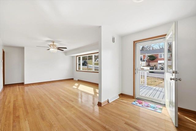 11 PARTLOW ST, Staunton, VA 24401