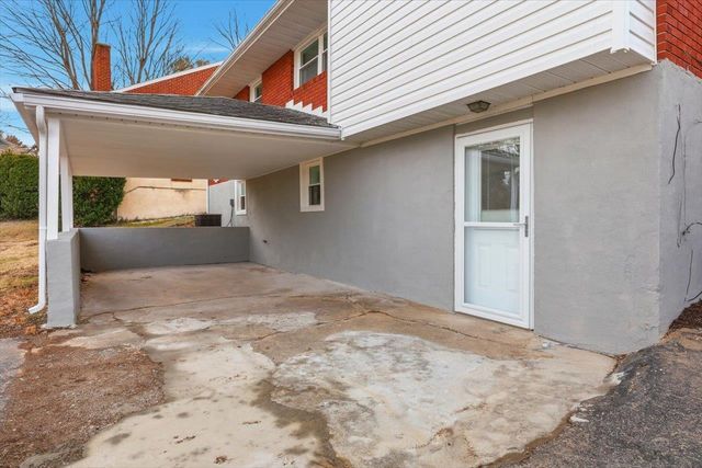 11 PARTLOW ST, Staunton, VA 24401