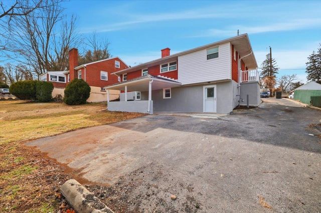 11 PARTLOW ST, Staunton, VA 24401