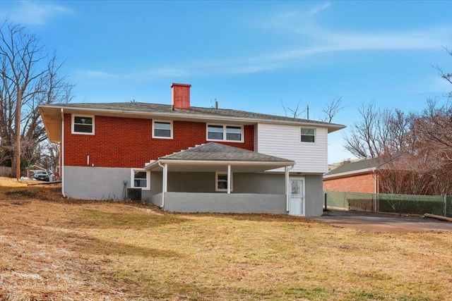 11 PARTLOW ST, Staunton, VA 24401