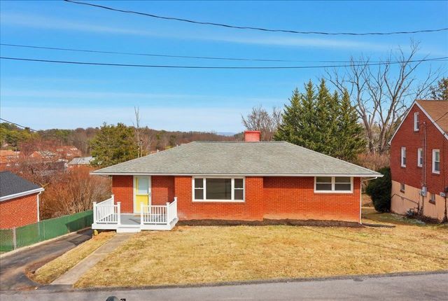 11 PARTLOW ST, Staunton, VA 24401