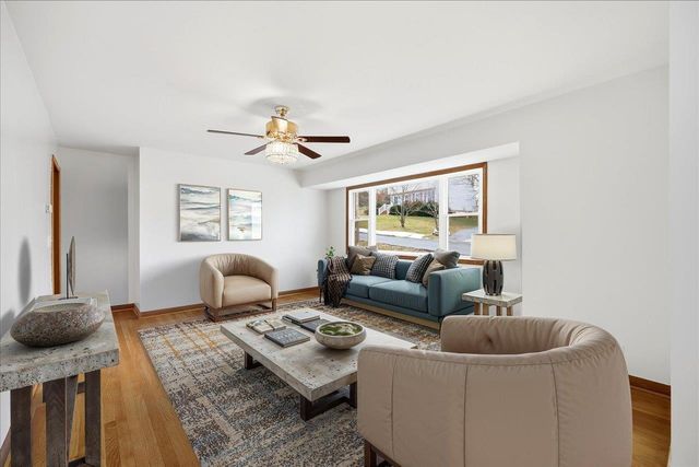 11 PARTLOW ST, Staunton, VA 24401