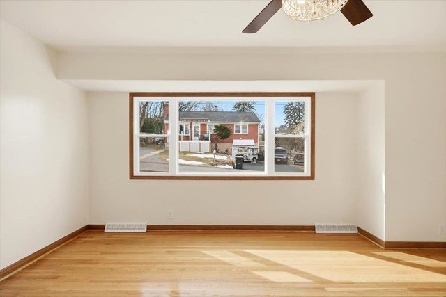 11 PARTLOW ST, Staunton, VA 24401