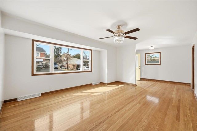 11 PARTLOW ST, Staunton, VA 24401