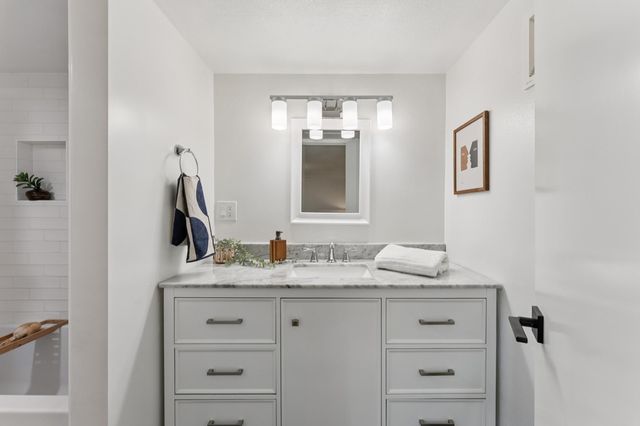 3945 Canon Ave, Oakland, CA 94602