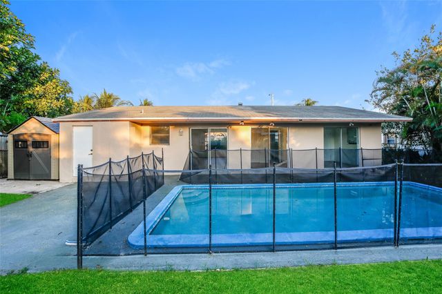 1411 SW 5th Ter, Deerfield Beach, FL 33441